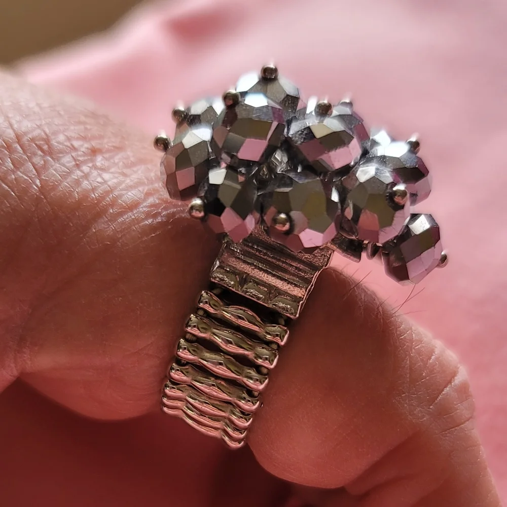 EUC Faseted Cocktail Beaded Fashion Ring